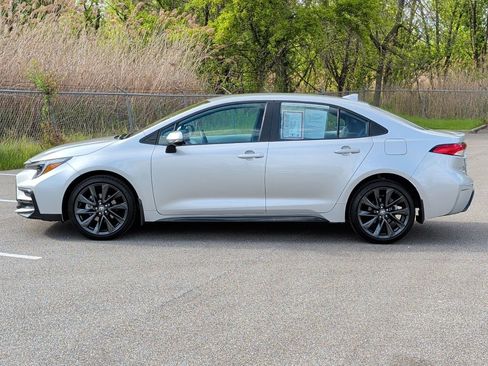 Certified 2025 Toyota Corolla SE FWD image 4