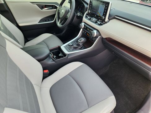 Used 2019 Toyota RAV4 Limited w/ Limited Grade Weather Package image 21