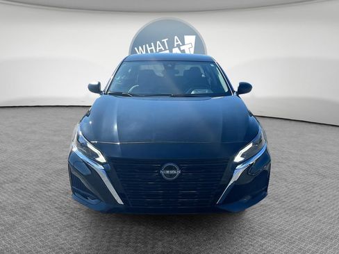 Used 2025 Nissan Altima 2.5 S FWD image 9