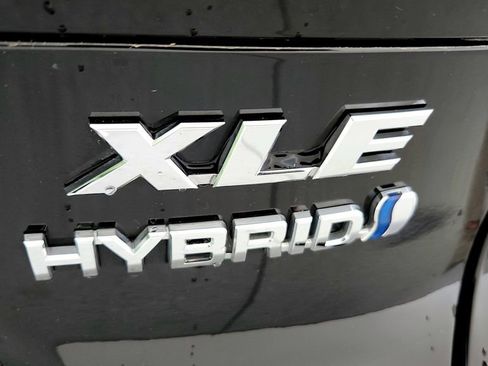 Used 2021 Toyota Venza XLE w/ Softex Package AWD/4WD image 14