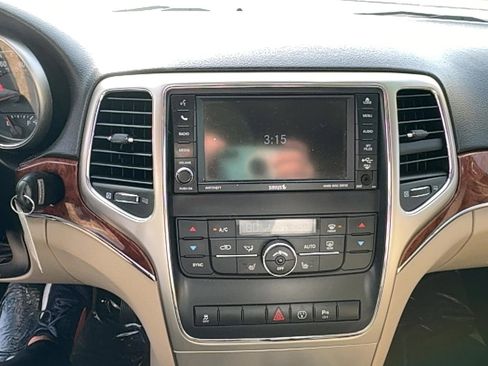 Used 2013 Jeep Grand Cherokee Limited image 19