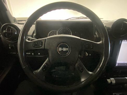 Used 2005 HUMMER H2 w/ Preferred Equipment Group image 19
