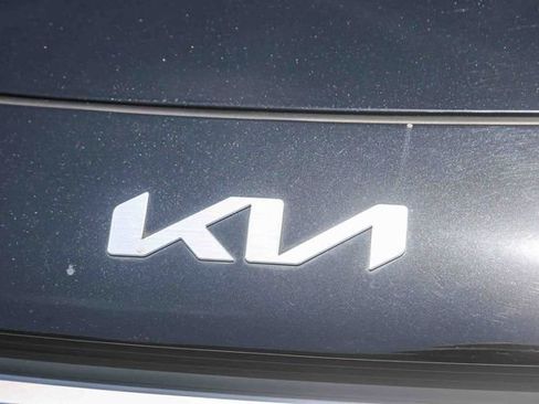 Certified 2025 Kia Niro EX FWD image 7