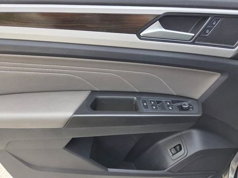 Used 2022 Volkswagen Atlas SE image 25