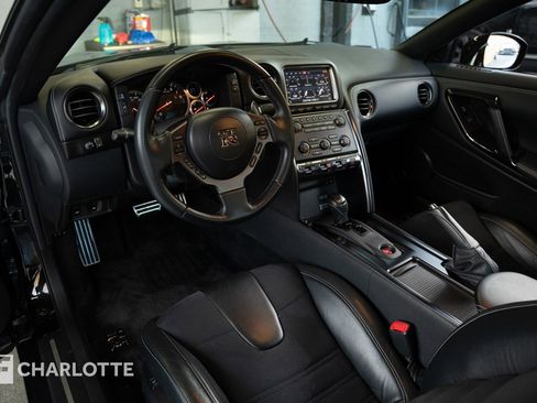 Used 2015 Nissan GT-R Premium image 19