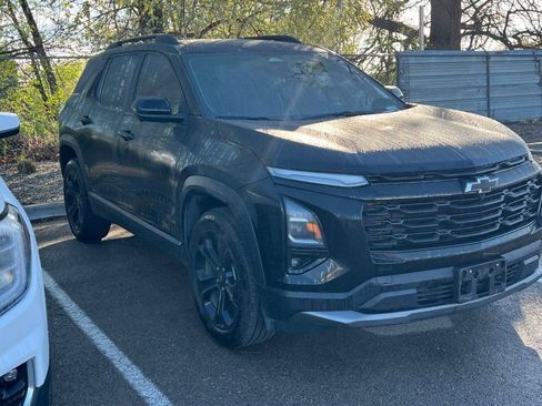 Used 2025 Chevrolet Equinox LT w/ Convenience Package II image 2