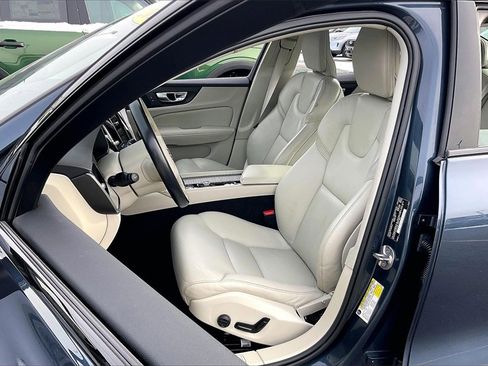 Used 2024 Volvo S60 B5 Plus image 23