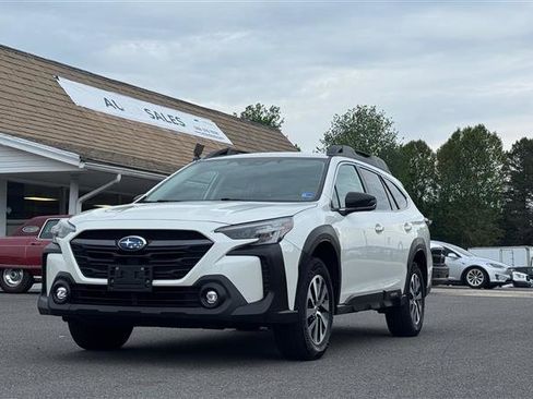 Used 2023 Subaru Outback Premium AWD/4WD image 2