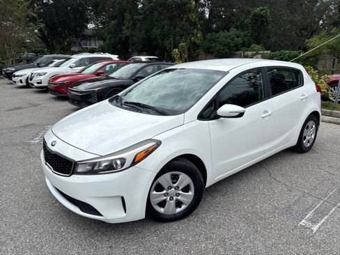 Used 2017 Kia Forte LX image 2