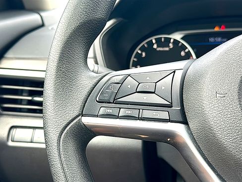 Used 2025 Nissan Altima 2.5 SV FWD image 29