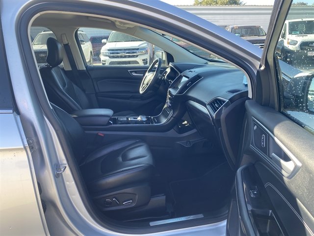 Used 2019 Ford Edge Titanium AWD/4WD image 4