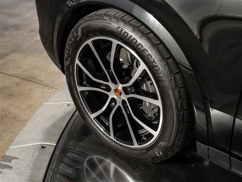 Certified 2025 Porsche Cayenne AWD/4WD image 15