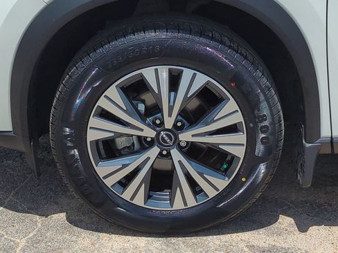 Used 2023 Nissan Rogue SV FWD image 11