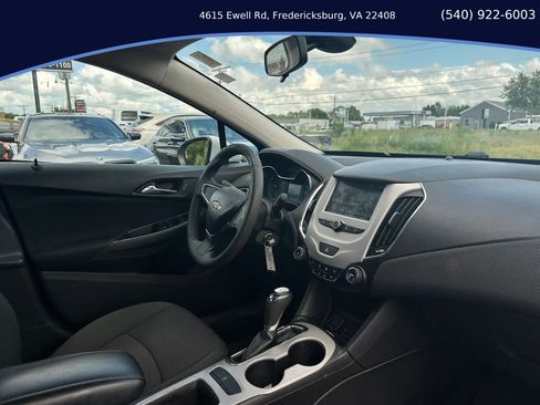 Used 2017 Chevrolet Cruze LS FWD image 15