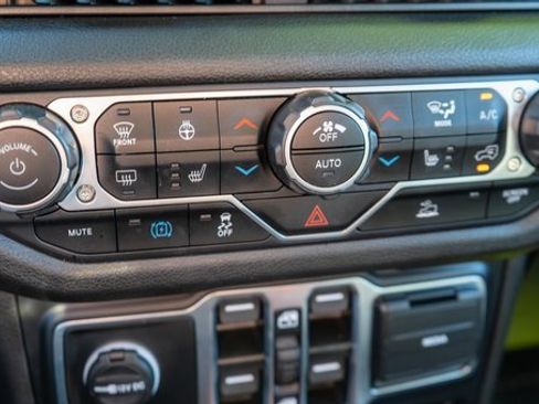 Used 2024 Jeep Wrangler Unlimited image 24