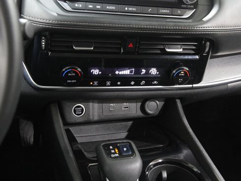 Used 2021 Nissan Rogue SV image 13