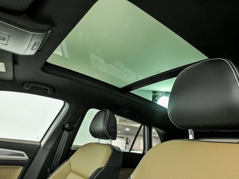 Certified 2022 Volkswagen Atlas Cross Sport SE AWD/4WD image 14
