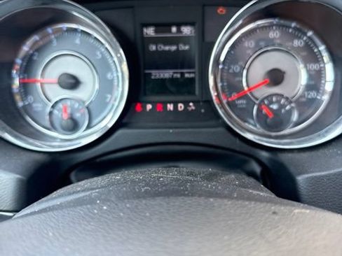 Used 2011 Chrysler Town & Country Limited FWD image 32