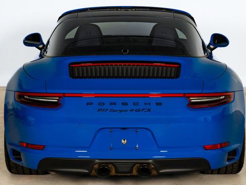 Used 2018 Porsche 911 Targa 4 GTS image 9