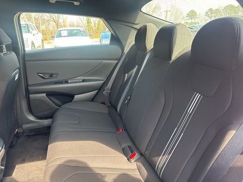 Used 2025 Hyundai Elantra Sport image 14
