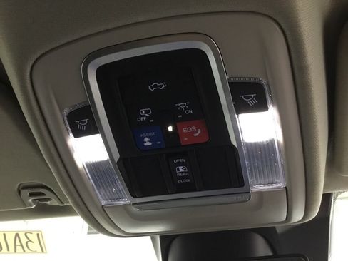 Used 2022 RAM 1500 Laramie AWD/4WD image 31