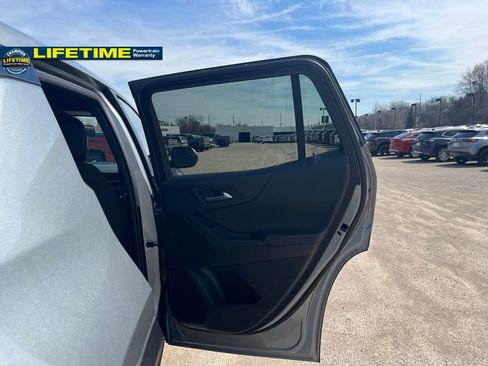 Used 2025 Chevrolet Equinox LT image 30