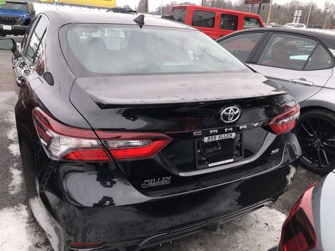 Used 2024 Toyota Camry SE image 9