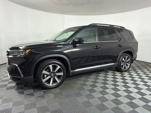 Used 2025 Honda Pilot Elite image 23