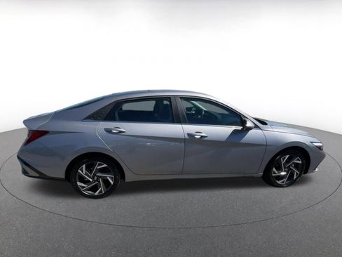 Used 2025 Hyundai Elantra Limited image 16