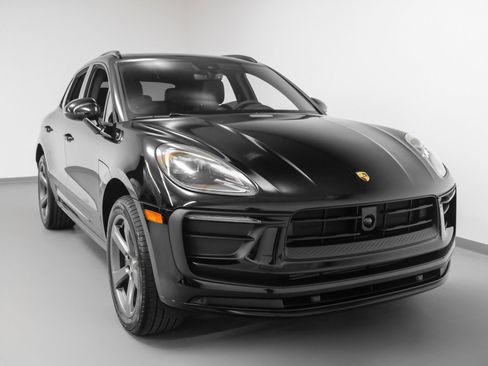 Used 2025 Porsche Macan image 14