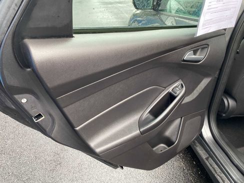 Used 2015 Ford Focus SE image 31