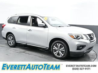 Used 2020 Nissan Pathfinder SV image 1