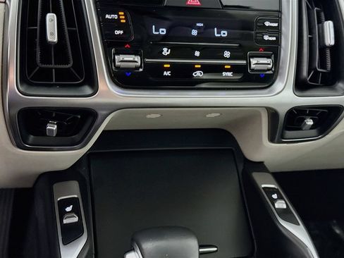 Used 2023 Kia Sorento S AWD/4WD image 8
