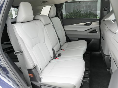 Certified 2026 INFINITI QX60 Luxe w/ Cargo Package FWD image 36