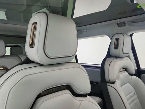 Used 2025 Rivian R1S Premium AWD/4WD image 23