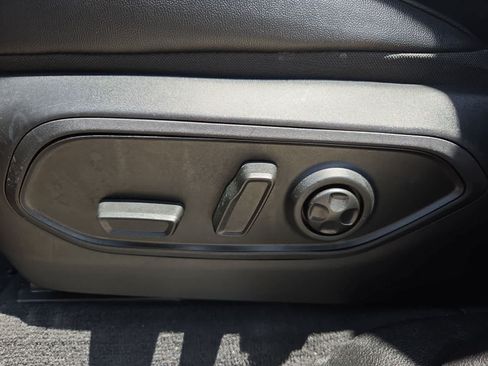 Used 2025 Jeep Grand Cherokee Altitude RWD image 15