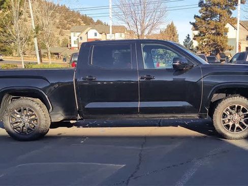 Used 2022 Toyota Tundra Platinum image 2
