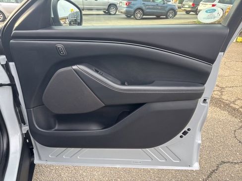 Used 2022 Ford Mustang Mach-E Select image 23