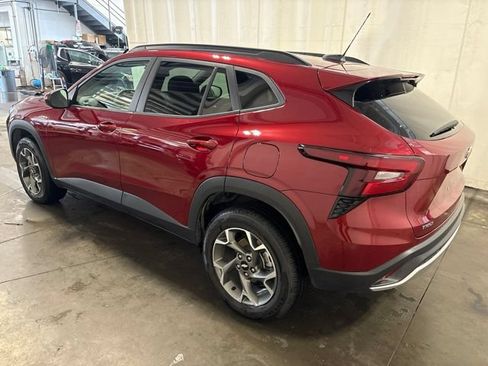 Used 2025 Chevrolet Trax LT FWD image 6