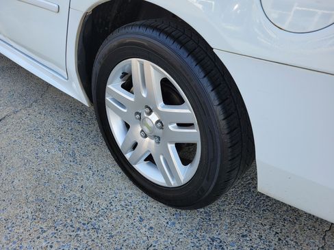 Used 2015 Chevrolet Impala LT w/ LT Sunroof Package FWD image 26