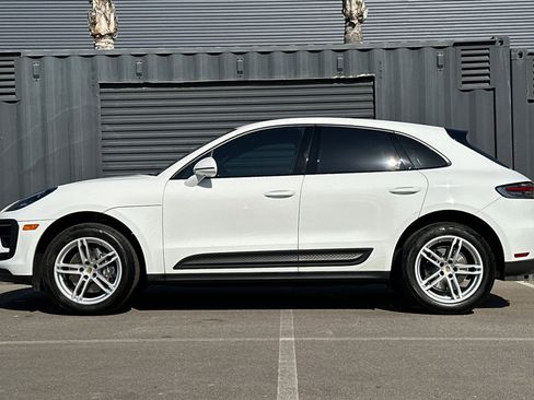 Certified 2022 Porsche Macan AWD image 2