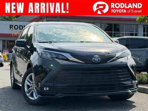 Used 2025 Toyota Sienna XLE w/ XLE Plus Package AWD/4WD image 1