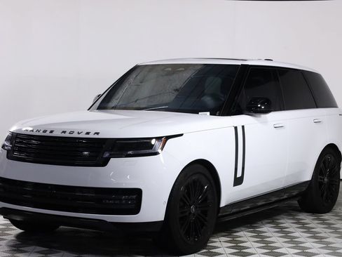 Used 2025 Land Rover Range Rover SE AWD/4WD image 3