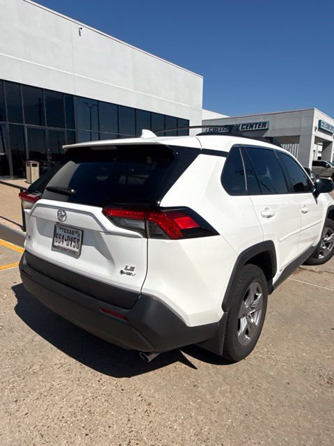 Used 2025 Toyota RAV4 LE AWD/4WD image 8