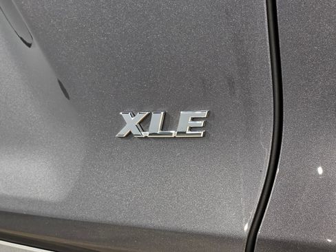 Used 2022 Toyota RAV4 XLE w/ Convenience Package image 39