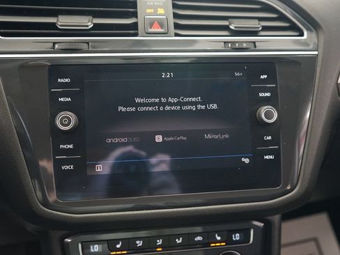 Used 2018 Volkswagen Tiguan SE w/ Front Fog Lights Package FWD image 32