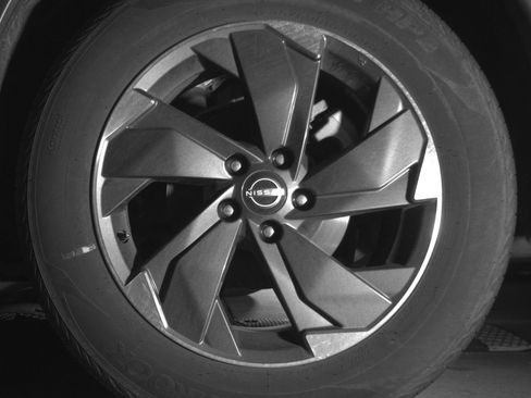 Used 2025 Nissan Rogue SV AWD/4WD image 14