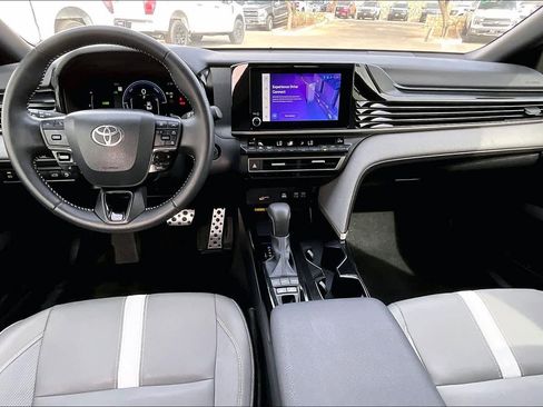 Used 2025 Toyota Camry SE image 16