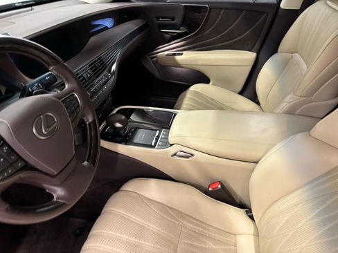 Used 2018 Lexus LS 500 w/ Luxury Package RWD image 17