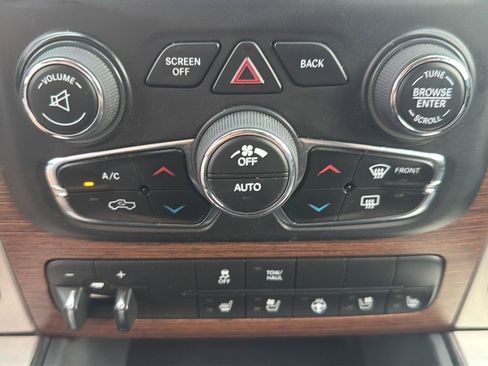 Used 2017 RAM 1500 Laramie w/ Convenience Group AWD/4WD image 10